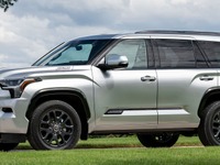 トヨタのフルサイズSUV『セコイア』、TRDのオフロード仕様を拡充…米2024年型 画像