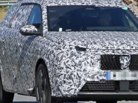 プジョーのSUV兄弟がより個性を主張する！次期型『5008』はボクシー路線継承、初のBEVも登場か 画像