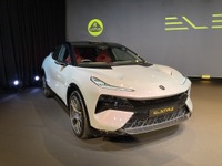 0-100km/h加速は2.95秒、ロータスのハイパー電動SUV『エレトレ』が日本上陸 画像