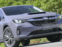 スバル『レヴォーグレイバック』はかつてない「土の香りがしないSUV」…デザイナーが込めた“凛と包”コンセプトとは 画像
