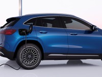 メルセデスベンツの小型電動SUV『EQA』改良新型に「AMGライン」設定…IAAモビリティ2023 画像