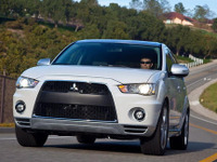 【ニューヨークモーターショー09】三菱 ランエボ顔の アウトランダー…詳細が判明 画像