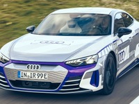 アウディスポーツ40周年記念車、646馬力のEVスポーツがベース…欧州99台限定 画像