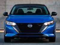 日産の小型セダン『セントラ』が表情変化…米2024年型 画像