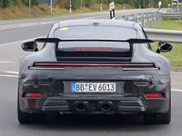 ポルシェ『911』がついにハイブリッド化！「911 GTS」はモーターアシストで700psか 画像