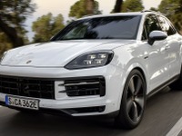 ポルシェ『カイエン』改良新型に第3のPHEV、EVモードは90km 画像