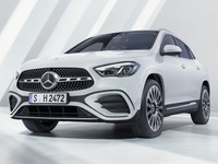 メルセデスベンツ GLA 改良新型発売…アダプティブハイビームアシスト標準装備 画像