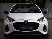 トヨタからOEM供給の『マツダ2ハイブリッド』、ベースのヤリスと顔が違う？…欧州2024年型 画像