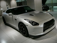 【日産 GT-R スペックV 試乗】エイペックスを突き刺すフットワーク…木下隆之 画像