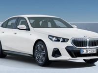 BMW 5シリーズ 新型に高性能PHEV仕様、「550e」は489馬力　11月に欧州で発売 画像