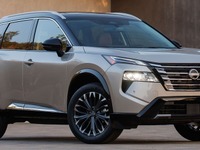 日産『ローグ』が表情一新、日本の エクストレイル は？…改良新型を米国発表 画像