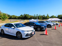 カヤバの新技術を体感！ 製品化に向け開発中のショックアブソーバや制御システムを試す 画像