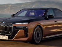 BMW史上最強のEVは660馬力、『i7』 に「M70」…ジャパンモビリティショー2023出展へ 画像