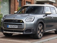 MINI クロスオーバー 新型のEV、新写真を公開…11月に生産開始 画像