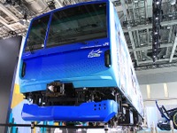 電車がいる！ JR東日本 FV-E991系「HYBARI」はレール台座から期待爆裂…ジャパンモビリティショー2023 画像