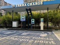 テラモーターズがインドのフリート管理会社とEV充電インフラで提携 画像