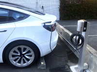 月極駐車場にEV充電器を設置…テラモーターズとハッチ・ワークが業務提携 画像