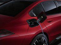 BMWのスマート充電が全米48州に拡大へ…新型EV『i5』の発売に合わせて 画像