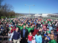 横浜ゴム、北米工場で千年の杜プロジェクトの植樹を実施 画像