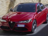 アルファロメオが「トリビュート・イタリアーノ」を世界展開へ、スポーツセダン『ジュリア』に設定 画像