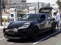ポルシェ『マカン』次期型、2024年生産開始へ…初のEVも設定 画像