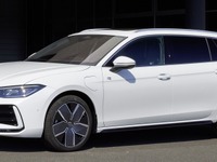 VW『パサート・ヴァリアント』新型、スポーティな「Rライン」設定…欧州受注開始 画像
