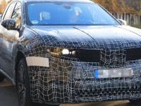 BMW『ノイエ・クラッセSUV』を初スクープ！ 新時代BEVのグリルは60年代風？ 画像