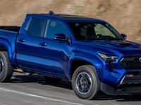 トヨタのピックアップトラックに「TRDスポーツ」、270馬力ターボ＋6速MTが選択可能…『タコマ』新型 画像