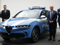 防弾仕様のアルファロメオ、ハイブリッドSUV『トナーレ』をイタリア国家警察に配備 画像