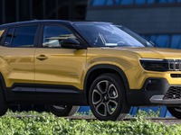 ジープ最初のEV『アベンジャー』、市街地での航続は550kmに…2024年型の欧州受注開始 画像