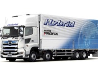 日野が大型トラック『プロフィア・ハイブリッド』を一部改良…外部給電 画像