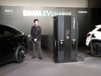 テスラユーザーも変換アダプターなしで使える充電器、DMM EV CHARGEが2024年度から順次国内展開 画像