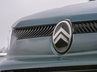 シトロエン『ベルランゴ』改良新型、表情一新…欧州はEVのみに 画像