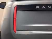 レンジローバー初のEV、車名は「レンジローバー・エレクトリック」に…ティザー写真公開 画像