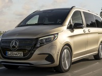 メルセデスベンツ『Vクラス』と顔が違う、EV『EQV』に改良新型…欧州受注開始へ 画像