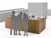 デンソーのAIロボットが百貨店で接客、会話からお土産を提案 画像