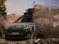 408馬力ツインモーター搭載、アウディの電動SUV『Q8 e-tron』に「ダカールラリー」に触発の特別モデル登場 画像