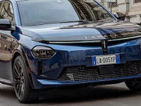 復活のランチア『イプシロン』、市販モデルの実車をスクープ！ 車内に“ヘリポート”が？ 画像