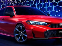 『シビック』が表情変化、日本の「RSプロトタイプ」と共通イメージに…米2025年型の写真公開 画像