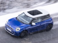 MINI ハッチバック 新型のEV、「ゴーカートフィーリング」は全天候型…新写真を公開 画像