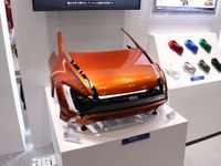 これはラッピングではなく塗装です、積水化学の塗料転写シート…オートモーティブワールド2024 画像