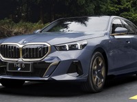 BMW 5シリーズ 新型のEV『i5』にロング、専用のブロンス装飾…中国発売 画像