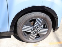 EVはタイヤへの負担が意外と高い？ ガソリンスタンドに行かなくなって気づくこと【日産 サクラ のメンテナンス】 画像