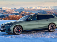 BMW 5シリーズ ツーリング 発表、日本初のEVステーションワゴン導入 画像