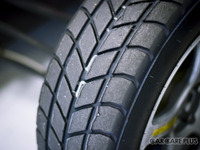 【プロが答える】溝はあるのに交換が必要？ タイヤに寿命はあるの？… 回答 車屋Hizume 画像