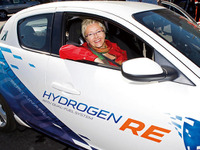 マツダ、ノルウェーで水素自動車 RX-8ハイドロジェンRE を公開 画像