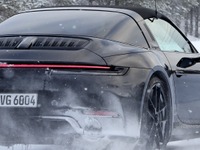 ポルシェ『911タルガ』60周年に向けた最新の進化、最強の「GTS」はNA搭載か電動化か 画像