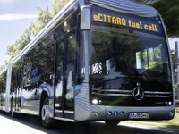 メルセデスベンツの燃料電池バス、航続400km…3月ドイツで発表へ 画像