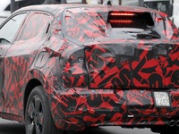アルファロメオ初の電動SUV『ミラノ』にはエンジン車もある！ 実車から見えた新情報 画像