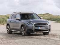MINI カントリーマン、EV 2モデルを追加…価格は593万円より 画像